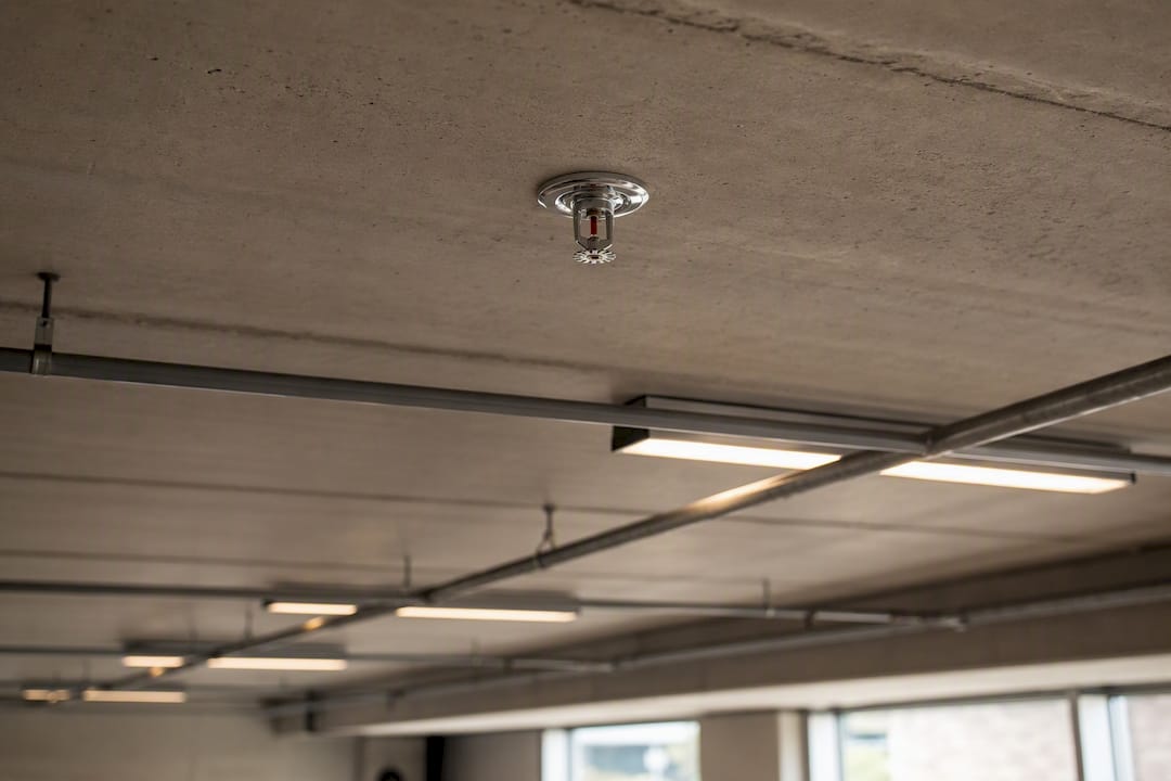 Close-up van een sprinklerkop voor risicobeheersing